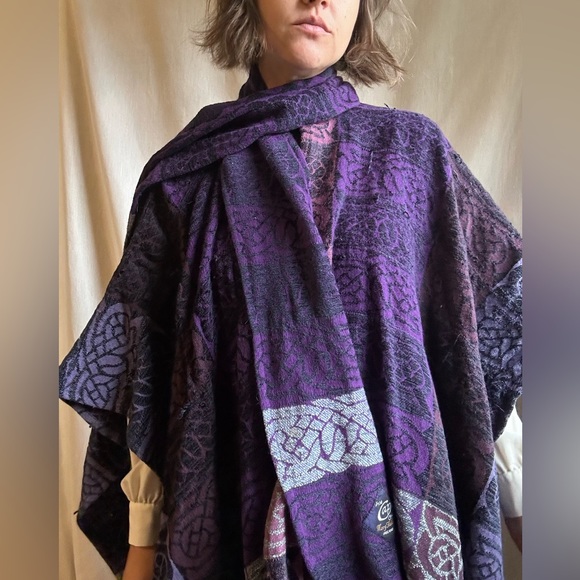 Vintage Irish Wool Blend Cape - Picture 8 of 10